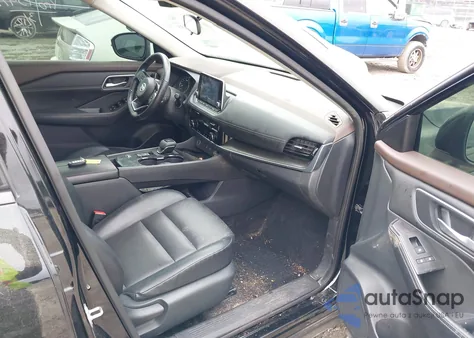 2021 Nissan Rogue Sv Fwd z USA, uszkodzony, nr VIN 5N1AT3BA5MC833344